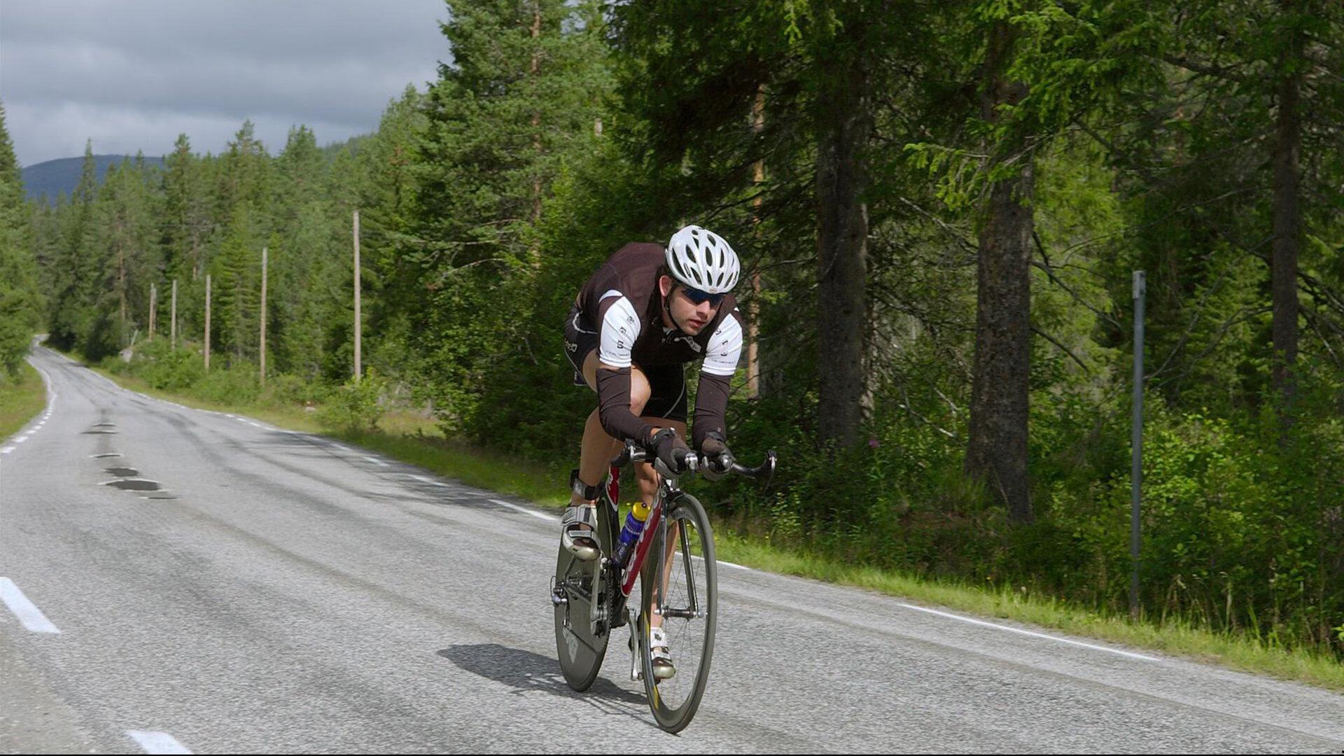 自由泳巅峰对决，世界纪录保持者与新生代天才的激烈较量